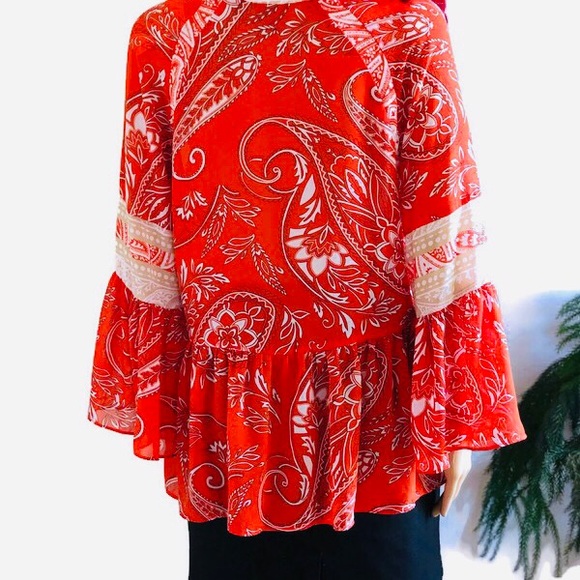 Soho New York & Company woman’s Bell Sleeve Blouse - Picture 3 of 6